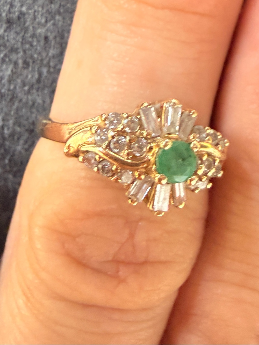 Vintage 1980s Ballerina 10kt Gold Emerald & Diamond Cluster Ring ACC8 .95.ctw - Picture 5 of 17